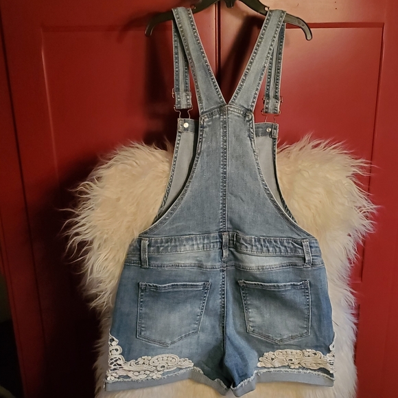 SO girls denim shorts overalls - Picture 2 of 4